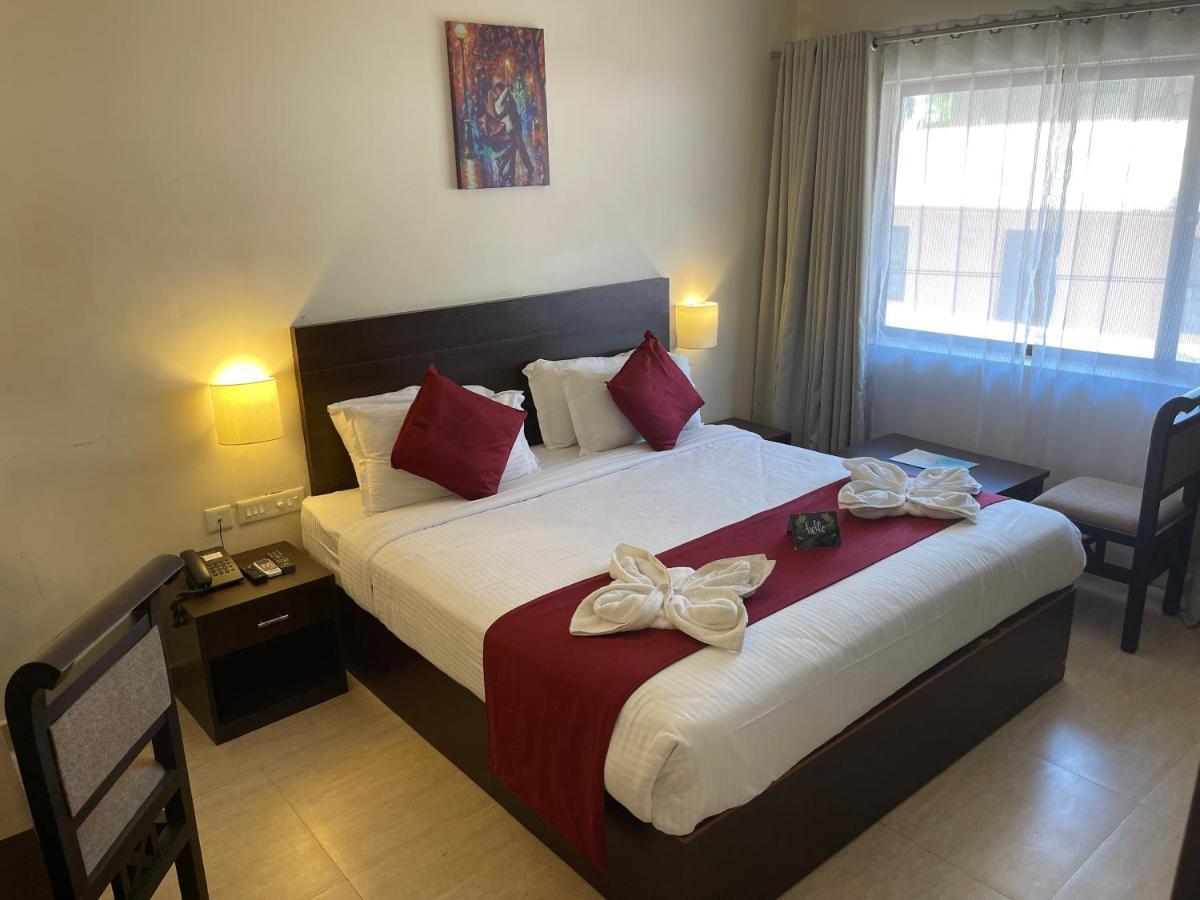 Hotel Yamuna Adur Екстериор снимка