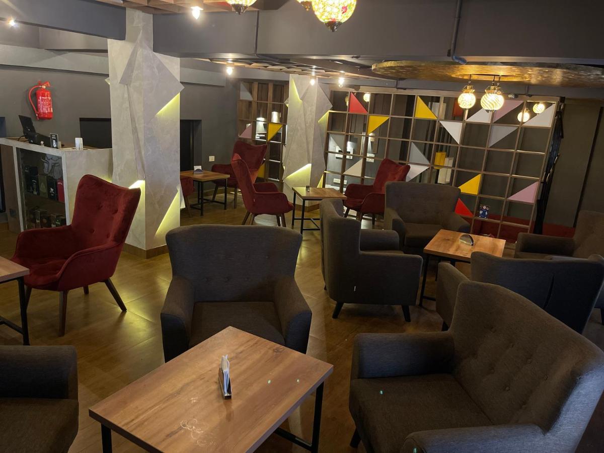 Hotel Yamuna Adur Екстериор снимка