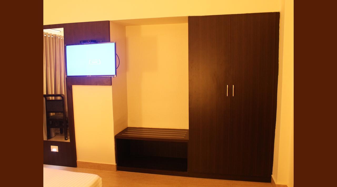 Hotel Yamuna Adur Екстериор снимка