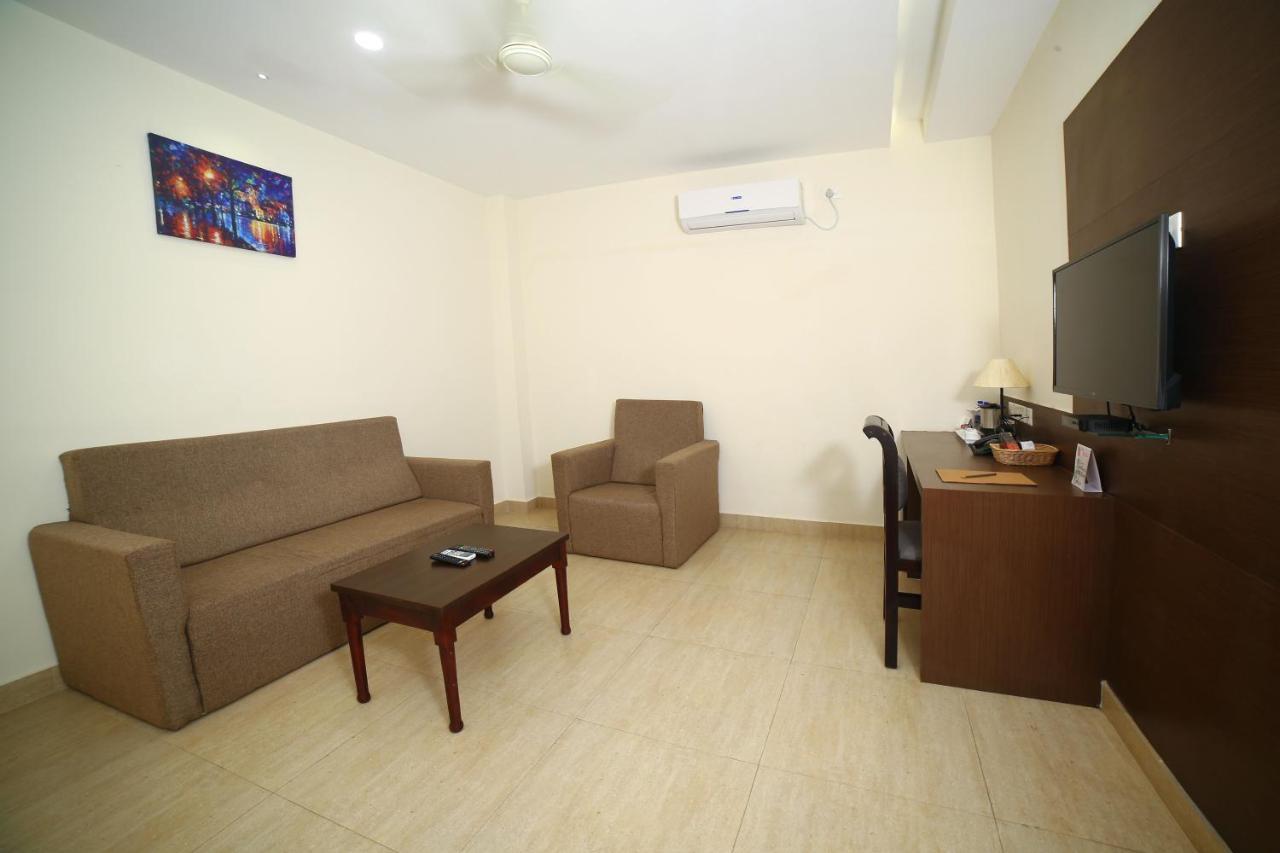 Hotel Yamuna Adur Екстериор снимка