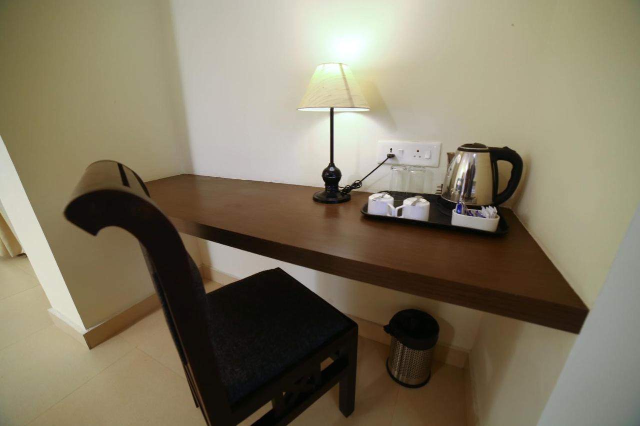 Hotel Yamuna Adur Екстериор снимка
